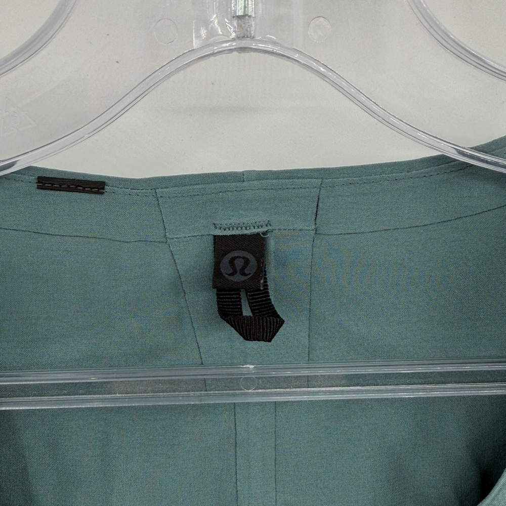 Lululemon Women's Relaxed V-Neck Top in Teal - Picture 7 of 8